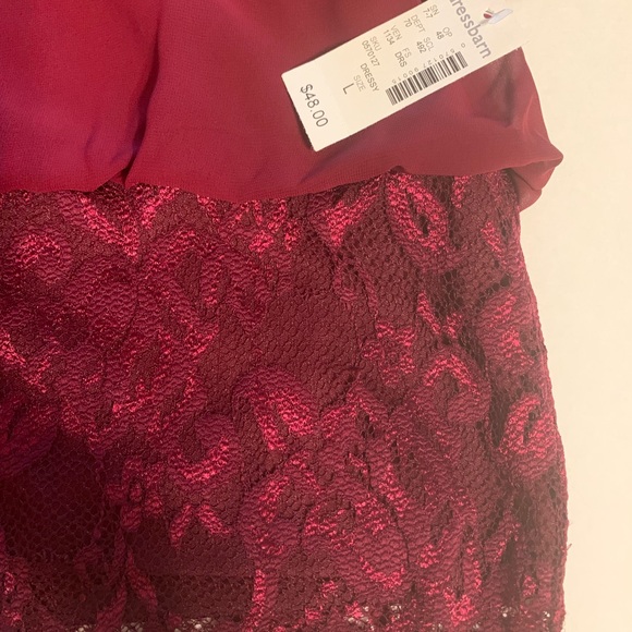 A blouse 100% polyester 93% nylon 7% Spandex lining 100% Polyester - Picture 4 of 7